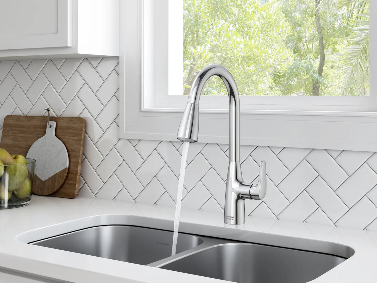 Colony® PRO Single-Handle Pull-Down Dual Spray Kitchen Faucet 1.5 gpm/5.7 L/min // POLISHED CHROME // 153339_B-7077300.002_Water2_0_CDNwebp_ea648a9c-ebc6-4c05-b25c-eba52cd16a8a.webp