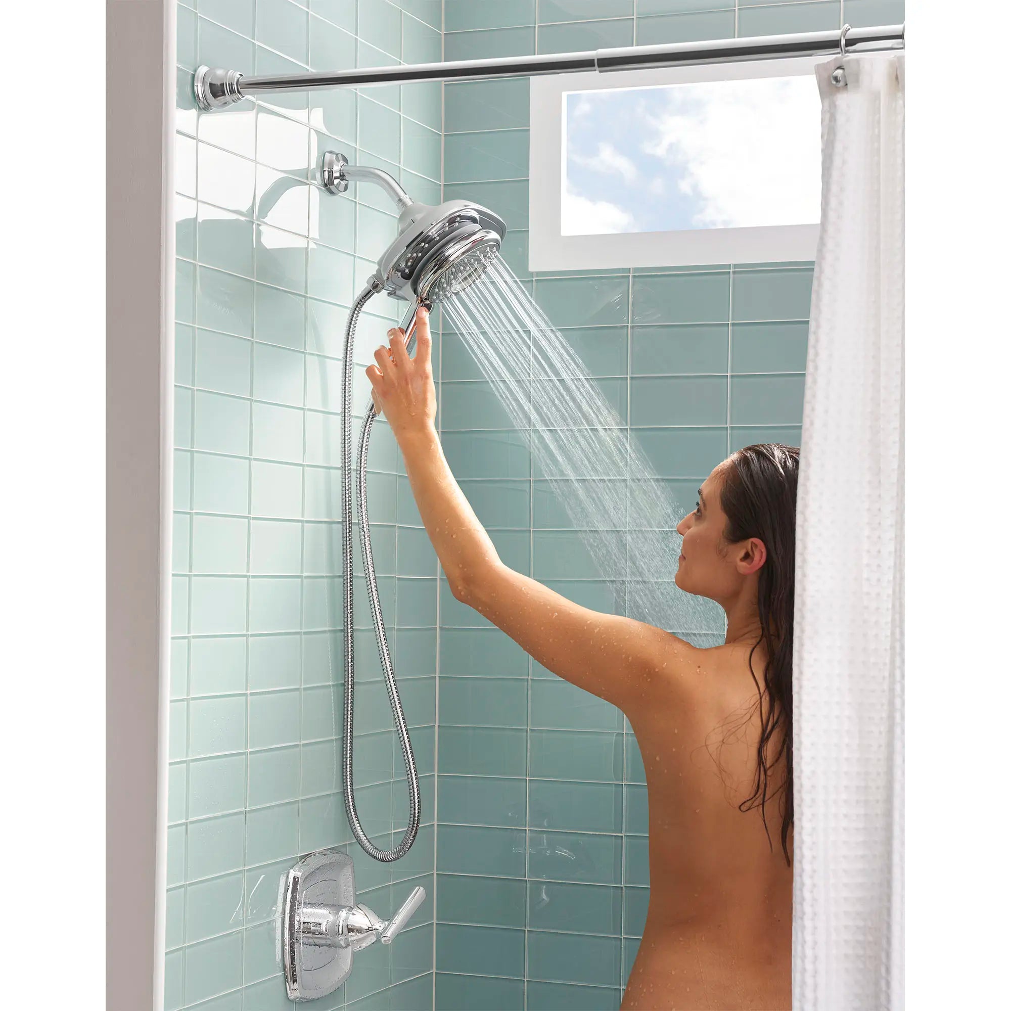 Spectra® Duo 2-in-1 Hand Shower 2.5 gpm/9.5 L/min // POLISHED CHROME // 173861_9035254002_Talent3_0_CDNwebp.webp