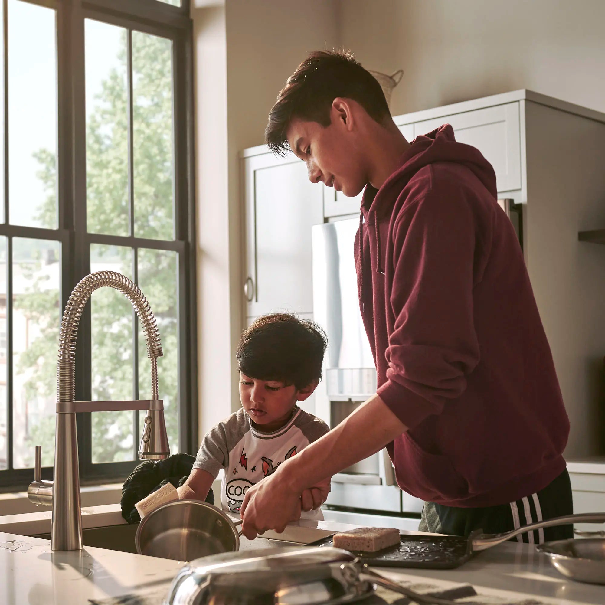 Edgewater® Single-Handle Semi-Pro Multi Spray Kitchen Faucet 1.5 gpm/5.7 L/min // POLISHED CHROME // 175607_L-4932350002_7_0_CDNwebp.webp