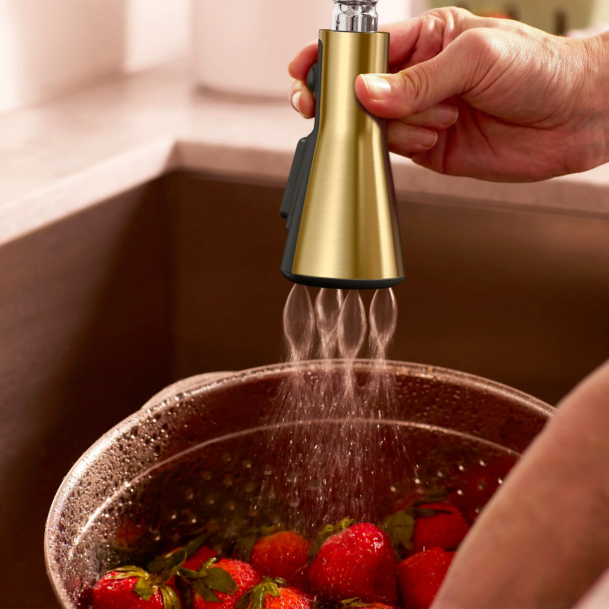 Aspirations Touchless Pull-Down Kitchen Faucet  // BRUSHED COOL SUNRISE // 263739_Aspirations_EnvironmentCloseUp_104880GN00_0002_MAY2025_0_CDNwebp_adc8c480-5dc0-40c7-8085-8751a64813da.webp