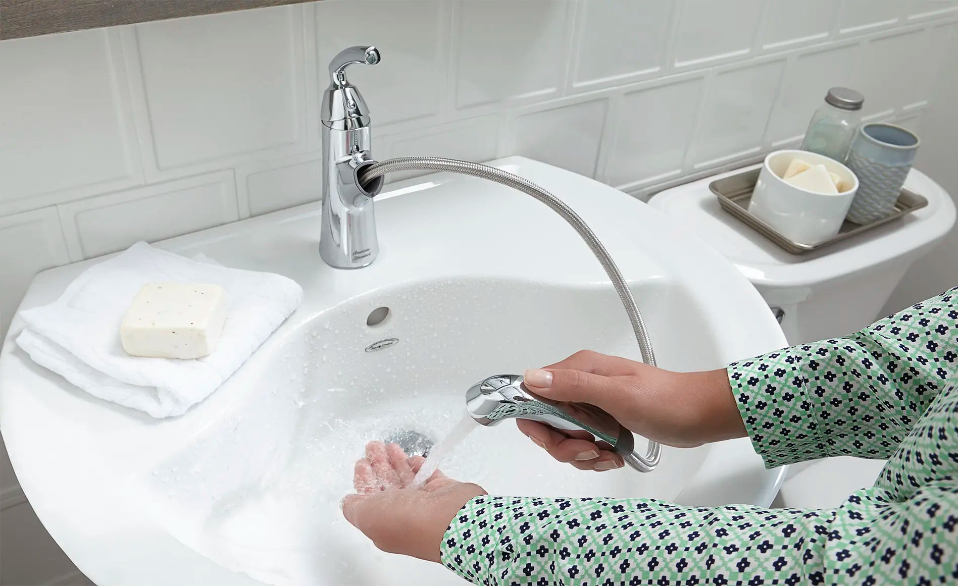 Ravenna® Center Hole Only Pedestal Sink Top and Leg Combination // WHITE // 32841_L_0268100020_7038101002_5_0_CDNwebp.webp