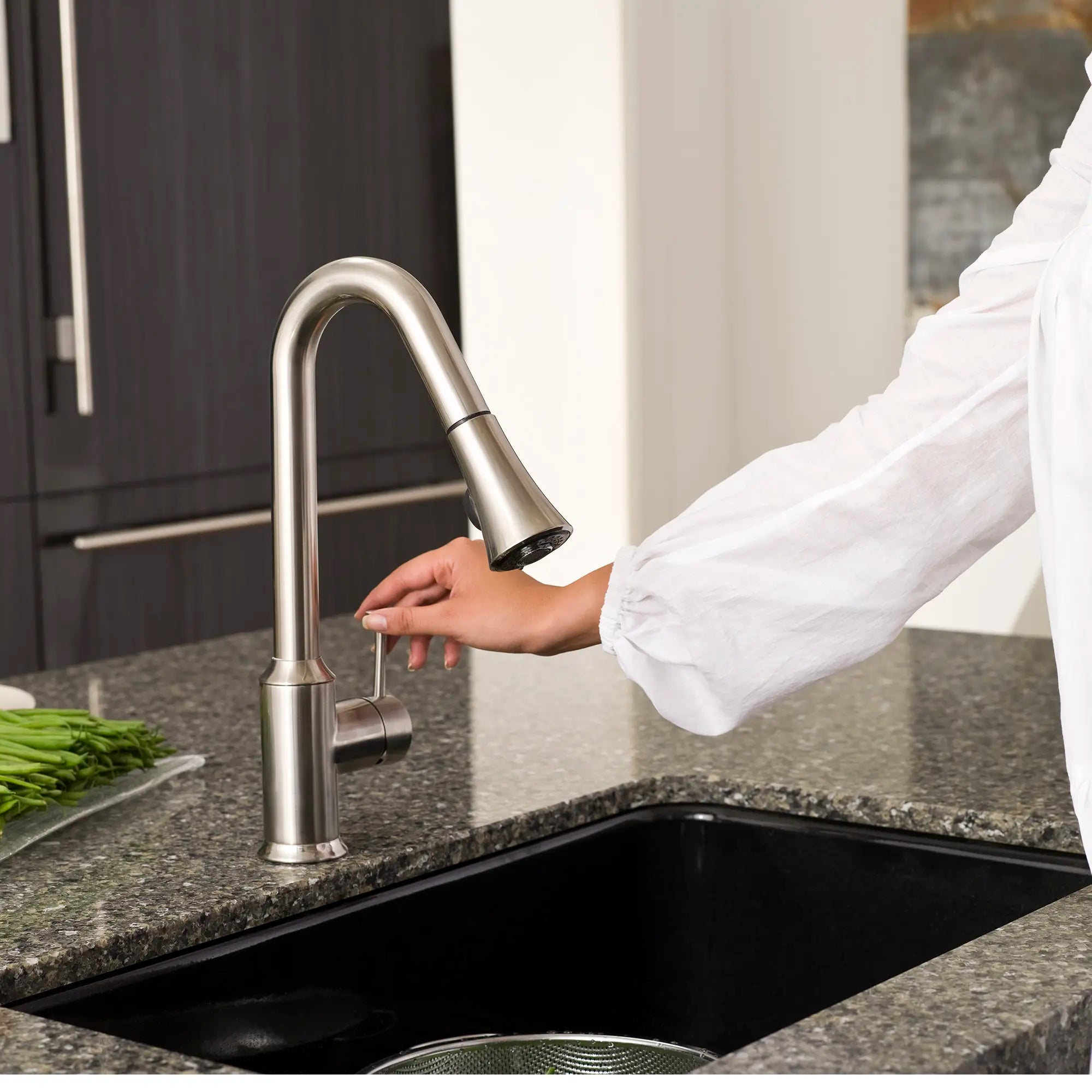 Pekoe® Single-Handle Pull-Down Dual-Spray Kitchen Faucet 2.2 gpm/8.3 L/min // STAINLESS STEEL // 32957_l_4332300075_7_0_CDNwebp.webp