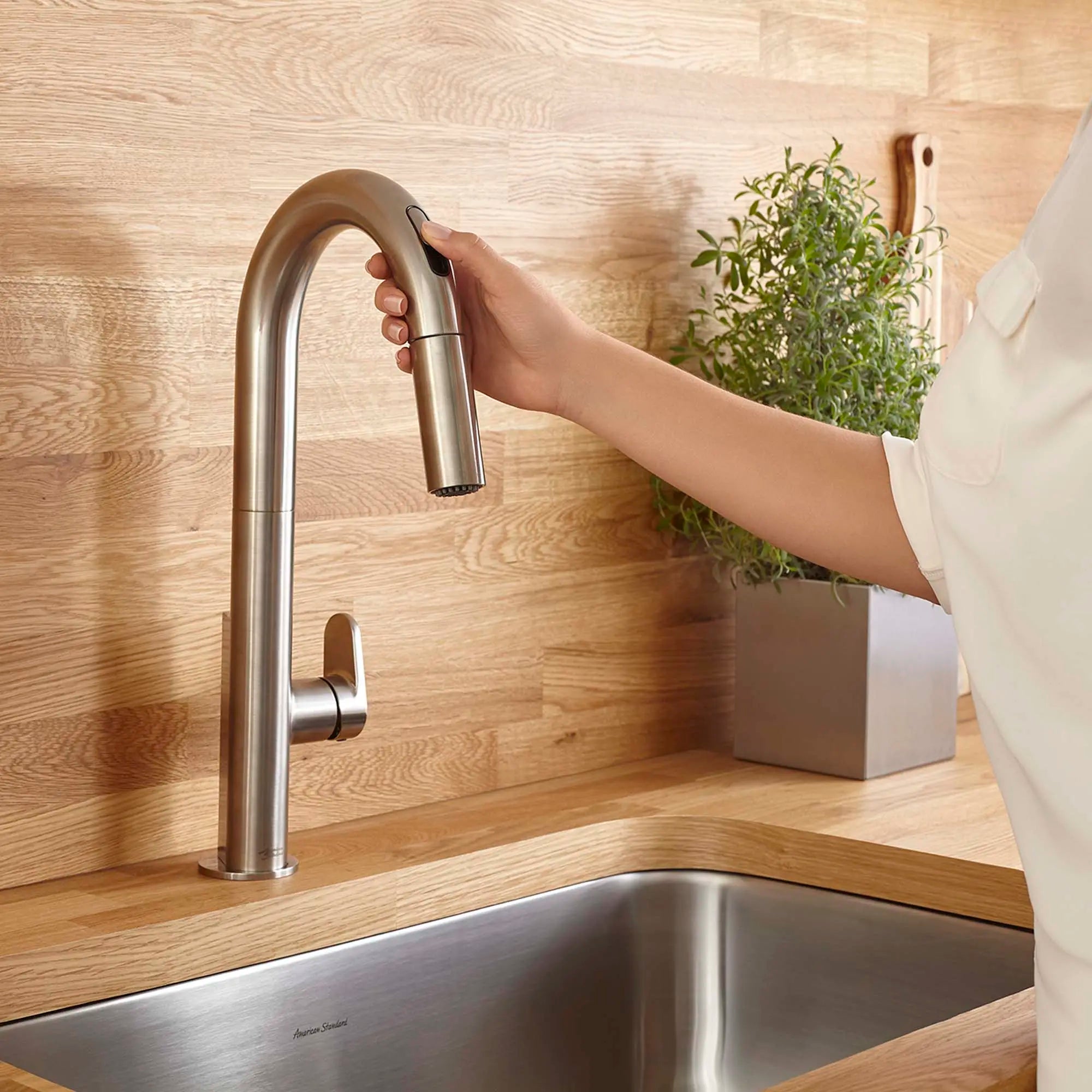 Beale® Touchless Single-Handle Pull-Down Dual Spray  Kitchen Faucet 1.5 gpm/5.7 L/min // STAINLESS STEEL // 33084_L-4931380075_02_0_CDNwebp.webp