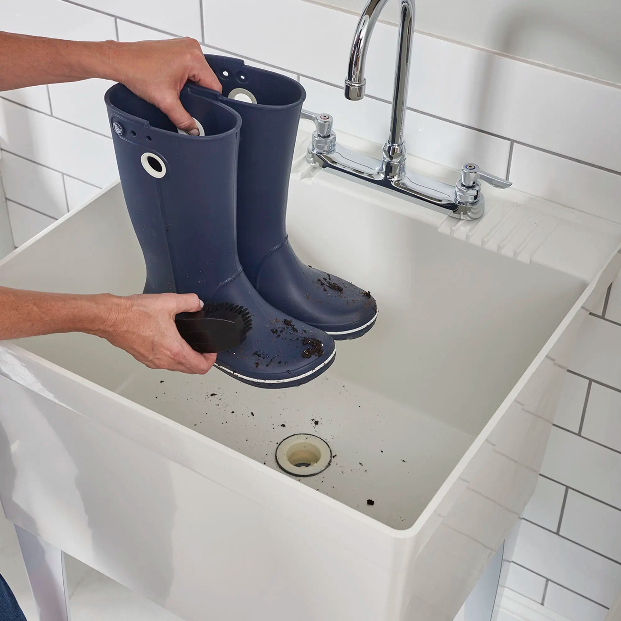 Monterrey® Top Mount Kitchen Faucet With Gooseneck Spout and Lever Handles 1.5 gpm/5.7 L/min // POLISHED CHROME // 33093_L-6405140002_5_0_CDNwebp.webp