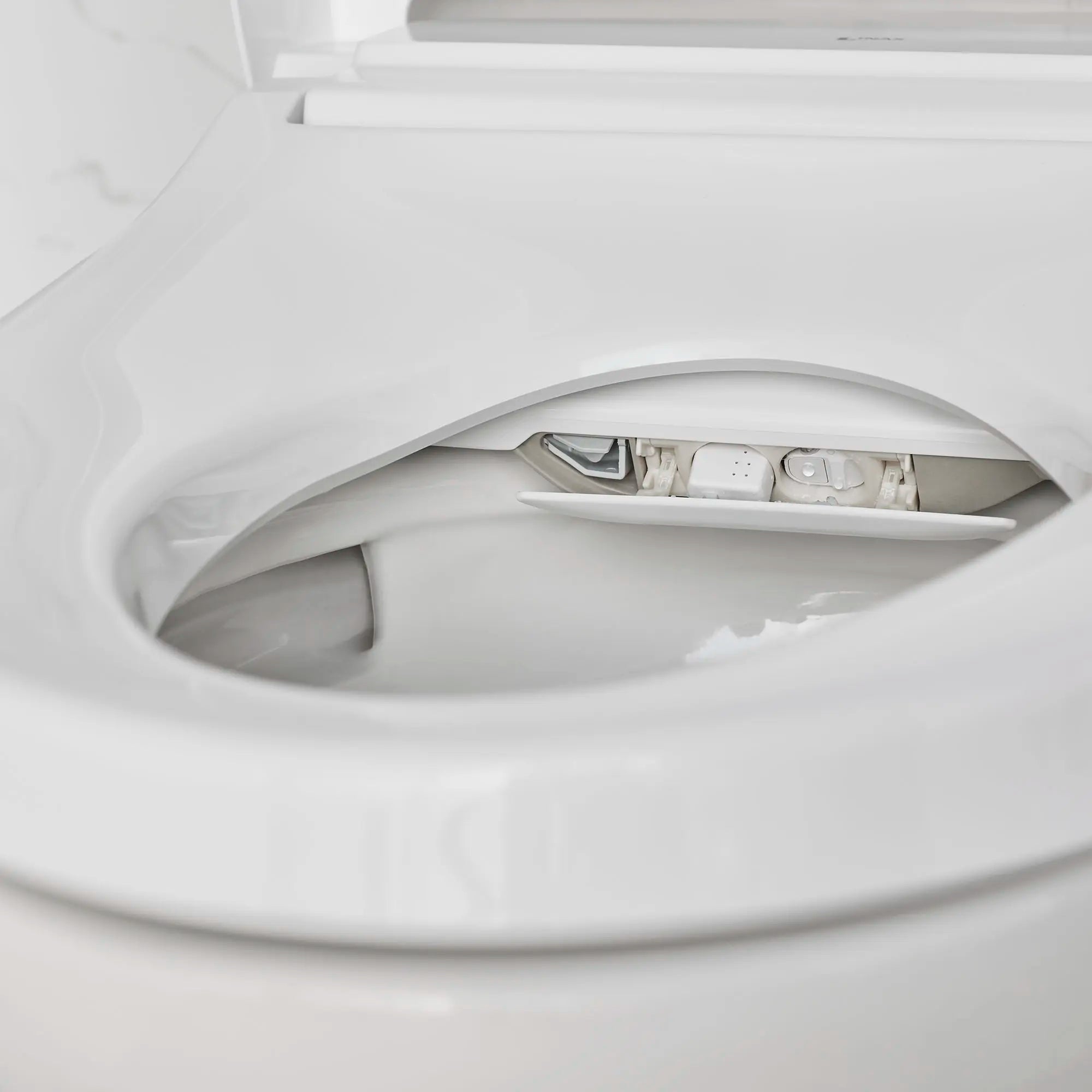 Advanced Clean® 3.0 Electric SpaLet® Bidet Seat With Remote Operation // WHITE // 63066_8018A60GRC020_4_0_CDNwebp.webp