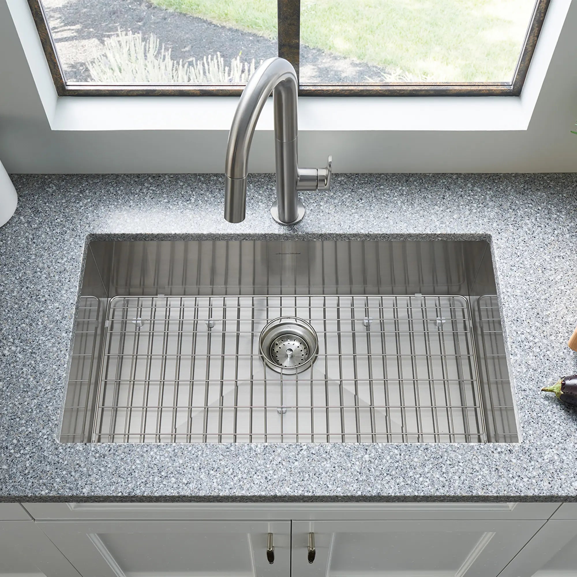 Beale® Single-Handle Pull-Down Dual Spray Kitchen Faucet 1.5 gpm/5.7 L/min // STAINLESS STEEL // 69188_B-18SB9252211075_4931300075_CDNwebp.webp