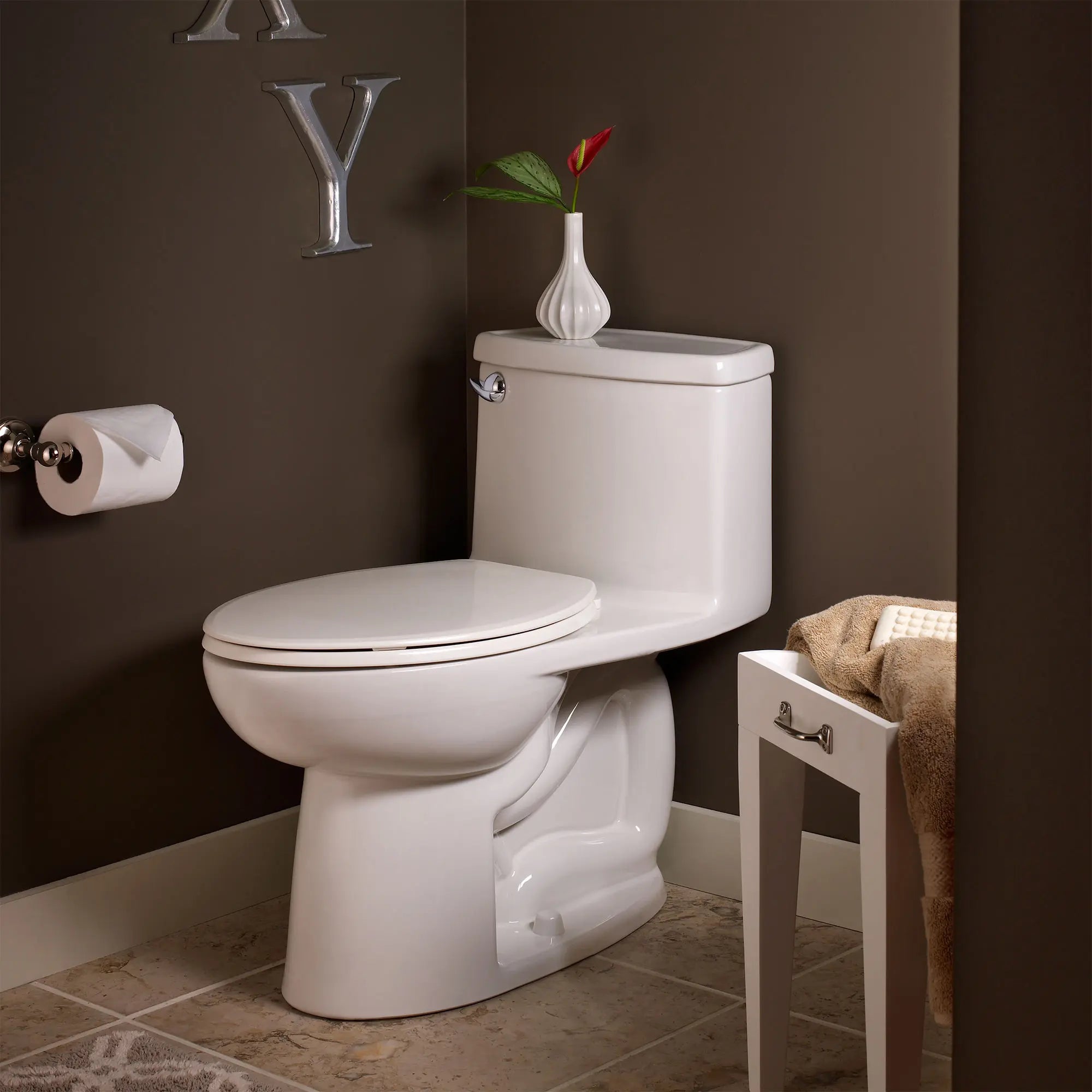 Compact Cadet® 3 One-Piece 1.28 gpf/4.8 Lpf Chair Height Elongated Toilet With Seat // WHITE // 70394_B-2403128020_02_CDNwebp.webp
